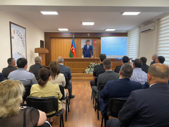 Xəzər Rayon İcra Hakimiyyətinin inzibati binasında Fövqəladə Hallar Nazirliyinin Bakı Regional Mərkəzinin təşkilatçılığı ilə "Su hövzələrində insanların təhlükəsizliyinin təmin edilməsi" mövzusunda rayon müşavirəsi keçirilmişdir