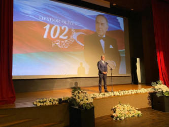 Xəzər rayonunda Ümummilli lider Heydər Əliyevin anadan olmasının 102 illiyinə həsr olunmuş “Heydər Əliyev irsi – Gələcəyə yol” adlı tədbir keçirilib`