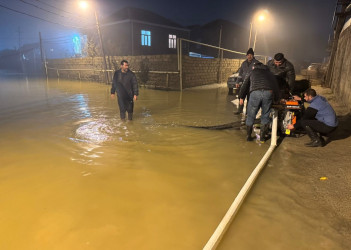 Xəzər rayonunda intensiv yağıntıların fəsadlarının aradan qaldırılması istiqamətində tədbirlər davam etdirilir