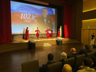 Xəzər rayonunda Ümummilli lider Heydər Əliyevin anadan olmasının 102 illiyinə həsr olunmuş “Heydər Əliyev irsi – Gələcəyə yol” adlı tədbir keçirilib`