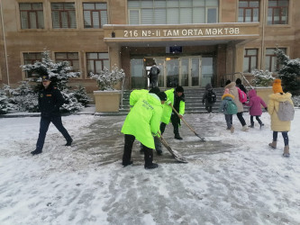 Xəzər rayonunda qarlı hava şəraiti ilə əlaqədar operativ tədbirlər görülüb