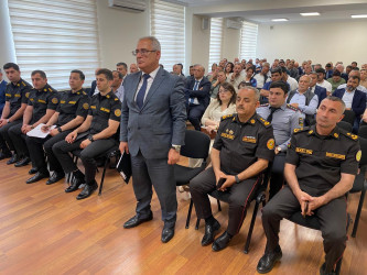 Xəzər Rayon İcra Hakimiyyətinin inzibati binasında Fövqəladə Hallar Nazirliyinin Bakı Regional Mərkəzinin təşkilatçılığı ilə "Su hövzələrində insanların təhlükəsizliyinin təmin edilməsi" mövzusunda rayon müşavirəsi keçirilmişdir