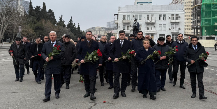 26 fevral Xocalı Soyqırımının 33 -cü il dönümü ilə əlaqədar Xəzər Rayon İcra Hakimiyyətinin kollektivi  “Ana Harayı” abidə kompleksini ziyarət edib