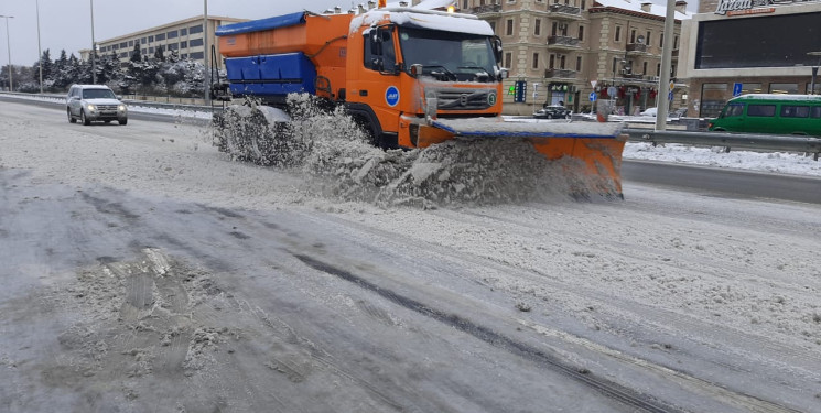 Xəzər rayonunda qarlı hava şəraiti ilə əlaqədar operativ tədbirlər görülüb