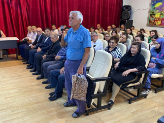 Rayon İcra Hakimiyyətinin başçısı Elşən Salahov Zirə qəsəbə sakinləri ilə növbəti səyyar görüş keçirib