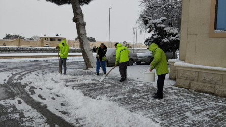 Xəzər rayonunda qarlı hava şəraiti ilə əlaqədar operativ tədbirlər görülüb