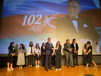 Xəzər rayonunda Ümummilli lider Heydər Əliyevin anadan olmasının 102 illiyinə həsr olunmuş “Heydər Əliyev irsi – Gələcəyə yol” adlı tədbir keçirilib`
