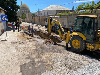 Buzovna qəsəbəsi, Əziz Mirəhmədov küçəsində drenaj sisteminin inşası istiqamətində işlər davam edir