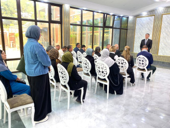 Xəzər Rayon İcra Hakimiyyətinin başçısı Elşən Salahov Şüvəlan və Buzovna qəsəbələrində yerləşən ümumtəhsil məktəblərinin şagird və valideynləri ilə görüş keçirib