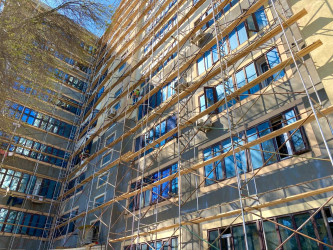 Buzovna qəsəbəsində yaşayış binalarında təmir-bərpa işləri həyata keçirilir