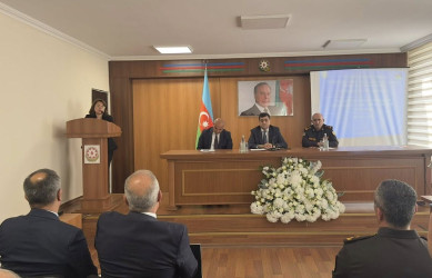 Xəzər Rayon İcra Hakimiyyətinin inzibati binasında Fövqəladə Hallar Nazirliyinin Bakı Regional Mərkəzinin təşkilatçılığı ilə "Su hövzələrində insanların təhlükəsizliyinin təmin edilməsi" mövzusunda rayon müşavirəsi keçirilmişdir