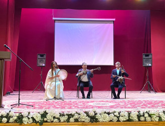 Mərdəkan Mədəniyyət Sarayında unudulmaz şair Arif Buzovnalının xatirəsinə həsr olunan tədbir keçirilib