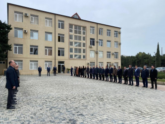 “Azərbaycan Hava Yolları” şirkətinə məxsus Bakı-Qroznı istiqamətində uçan sərnişin təyyarəsinin qəzaya uğraması nəticəsində hələk olanların  əziz xatirəsi Xəzər Rayonunda 1 dəqiqəlik sükütla yad edilmişdir